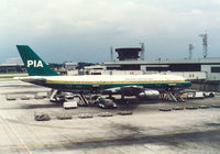 AP-BBA @ VTBD - PIA - Pakistan International - by Henk Geerlings