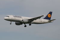 D-AIZH @ EBBR - Arrival of flight LH1010 to RWY 25L