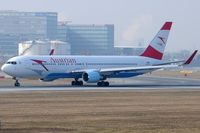 OE-LAY @ VIE - AUA - by Chris Jilli