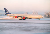 LN-RKF @ OSL - Scandinavian - SAS - by Henk Geerlings