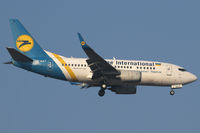 UR-GAT @ VIE - Ukraine International Airlines