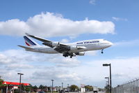 F-GITI @ CYYZ - Air France B747-400 landing at Lester B. Pearson International Airport at nice, sunny autumn day. - by max650