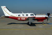 OE-KGB @ CGN - visitor