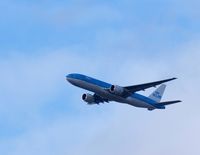 PH-BQK @ KJFK - KLM Flying to New York/JFK at about 3000 feet ove Long Island, Carle Place