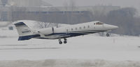 N658KS @ KMSP - departing MSP - by Todd Royer