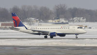N626CZ @ KMSP - Delta - by Todd Royer