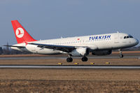 TC-JPG @ VIE - Turkish Airlines