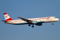 OE-LBA @ EDDF - on final - by Friedrich Becker