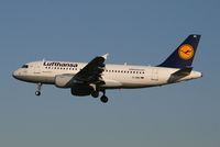 D-AIBE @ EBBR - Flight LH1006 is descending to RWY 25L