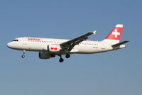 HB-IJR @ EBBR - Arrival of flight LX778 to RWY 25L