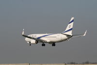 4X-EKJ @ EBBR - Flight LY331 is descending to RWY 25L