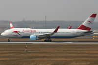 OE-LAW @ VIE - Austrian Airlines