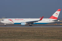 OE-LAY @ LOWW - Austrian Airlines