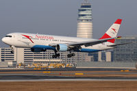 OE-LAT @ VIE - Austrian Airlines - by Chris Jilli