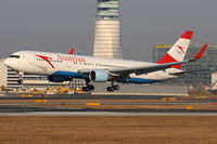 OE-LAW @ VIE - Austrian Airlines - by Chris Jilli