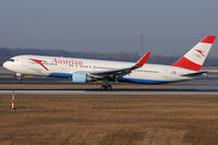 OE-LAW @ VIE - Austrian Airlines - by Chris Jilli