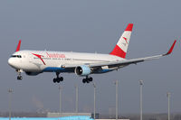 OE-LAY @ VIE - Austrian Airlines - by Chris Jilli
