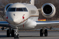 OE-IOO @ LOWW - Global 5000 in fine afternoon light