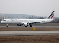 F-GTAM @ LSGG - Landing rwy 23 - by Shunn311
