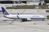 N77430 @ KFLL - Boeing 737-900ER