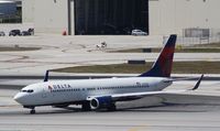 N3755D @ KFLL - Boeing 737-800 - by Mark Pasqualino