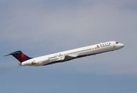 N911DE @ KFLL - MD-88