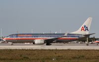 N926AN @ KMIA - Boeing 737-800 - by Mark Pasqualino