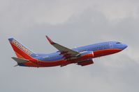N200WN @ KFLL - Boeing 737-700 - by Mark Pasqualino