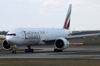 A6-ECE @ VIE - Emirates - by Chris Jilli