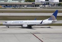 N73270 @ KFLL - Boeing 737-800 - by Mark Pasqualino
