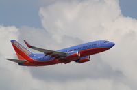 N246LV @ KFLL - Boeing 737-700 - by Mark Pasqualino