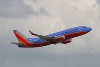 N386SW @ KFLL - Boeing 737-300 - by Mark Pasqualino