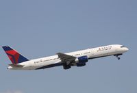 N679DA @ KFLL - Boeing 757-200 - by Mark Pasqualino