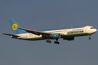 UK67002 @ EDDF - on final - by Friedrich Becker