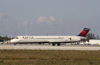 N925DL @ KMIA - MD-88