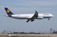 D-AIKM @ DFW - Lufthansa landing at DFW Airport