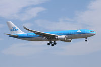 PH-AOL @ DFW - KLM A-330 landing at DFW Airport