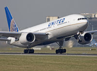 N780UA @ EBBR - Rotation on rwy 07R - by Philippe Bleus