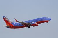 N406WN @ KFLL - Boeing 737-700 - by Mark Pasqualino