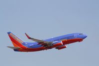 N910WN @ KFLL - Boeing 737-700 - by Mark Pasqualino