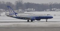 N633RW @ KMSP - United - by Todd Royer
