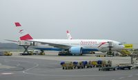 OE-LPD @ LOWW - The Spirit of Austria waiting for departure. - by David Goetzl