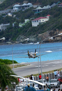 N401WH - Passage sur la piste de l'aéroport de St Barths - by Raymond OLIVIER