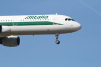 EI-IXF @ EBBR - Arrival of flight AZ156 to RWY 02 - by Daniel Vanderauwera