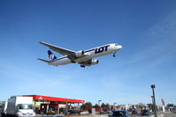SP-LPC @ CYYZ - LOT Polish B767-35DER Pozna? landing at Toronto. - by max650