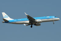 PH-EZH @ VIE - KLM - by Chris Jilli