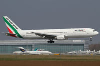 I-AIGJ @ VIE - Air Italy