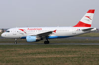 OE-LDA @ VIE - Austrian Airlines - by Chris Jilli