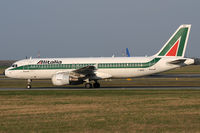 I-BIKD @ VIE - Alitalia - by Chris Jilli