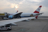 OE-LBU @ LOWW - Austrian Airlines